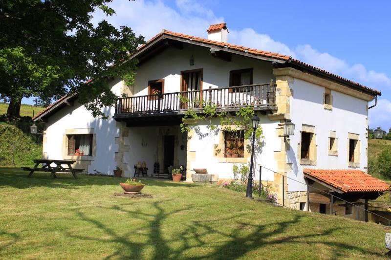 Foto de Casonas de Setién en Santa María de Cayón, Cantabria